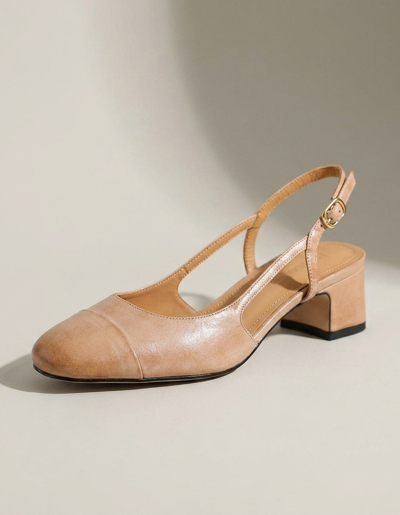 PLUXSTYLE::numise::amelie-block-heel-slingback-pumps::closeup-hero