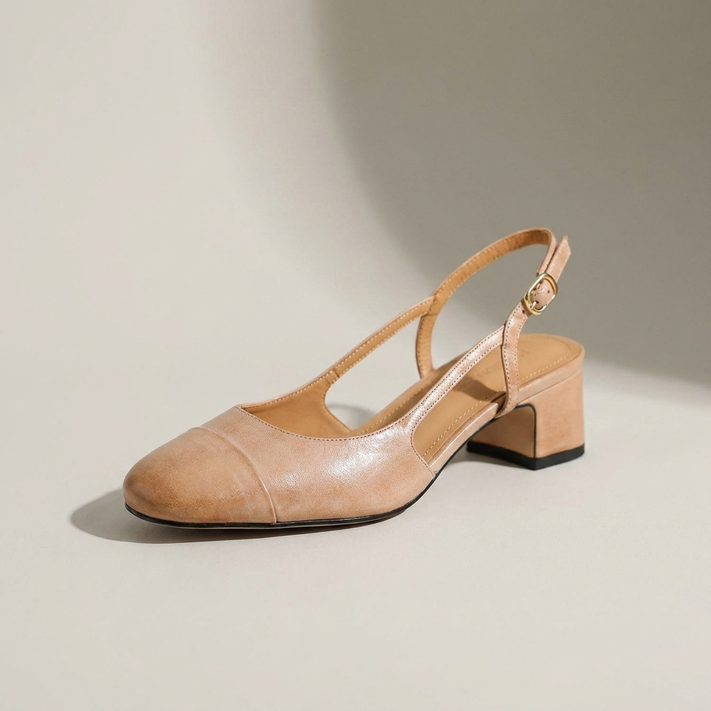 PLUXSTYLE::numise::amelie-block-heel-slingback-pumps::closeup-hero
