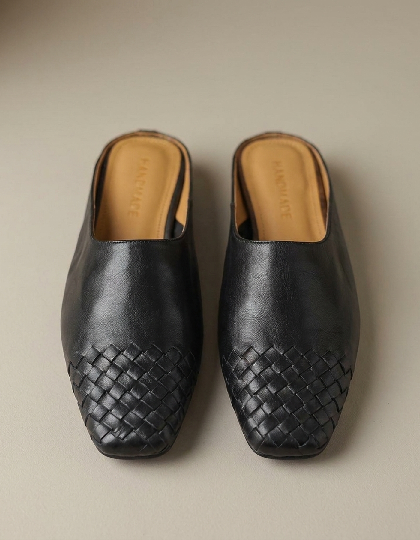 PLUXSTYLE::numise::woven-square-toe-mules::pack-black