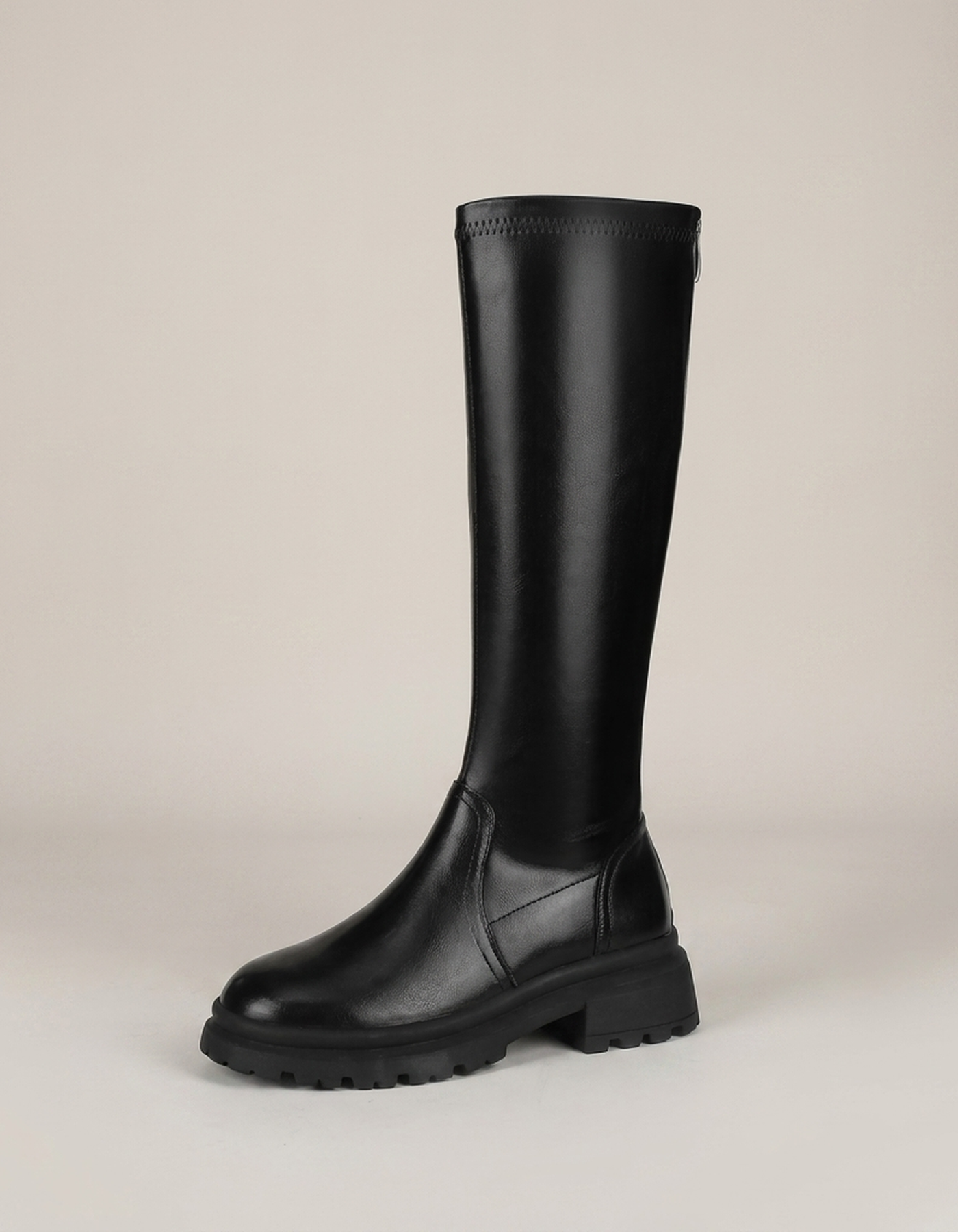 PLUXSTYLE::numise::chunky-knee-high-boots::closeup-hero