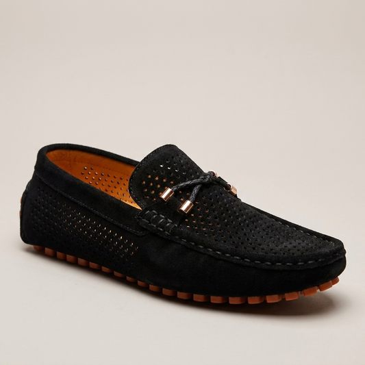 PLUXSTYLE::numise::classic-slip-on-loafers::closeup-hero