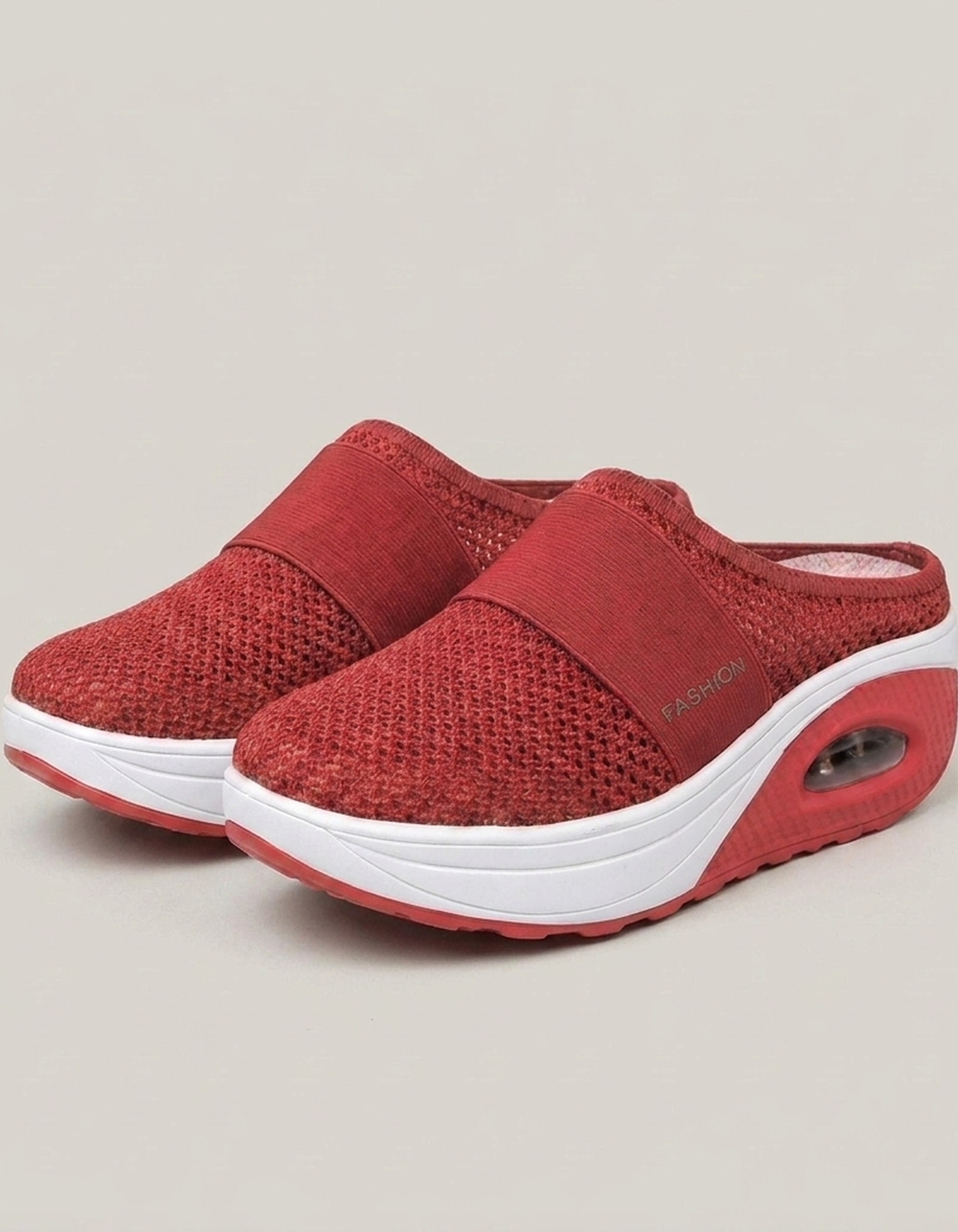 PLUXSTYLE::numise::air-cushion-slip-on-footwear::closeup-detail