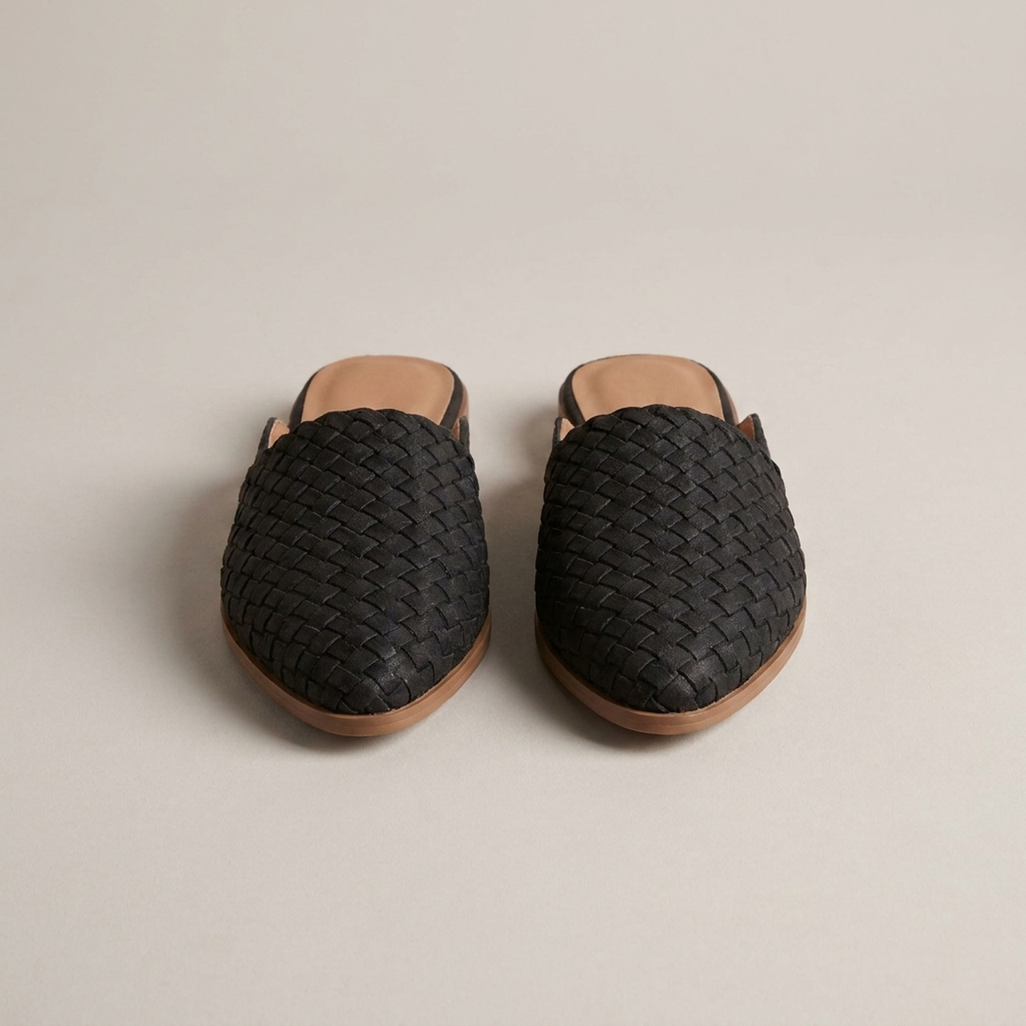 PLUXSTYLE::numise::womens-pointed-toe-woven-mules::pack-black