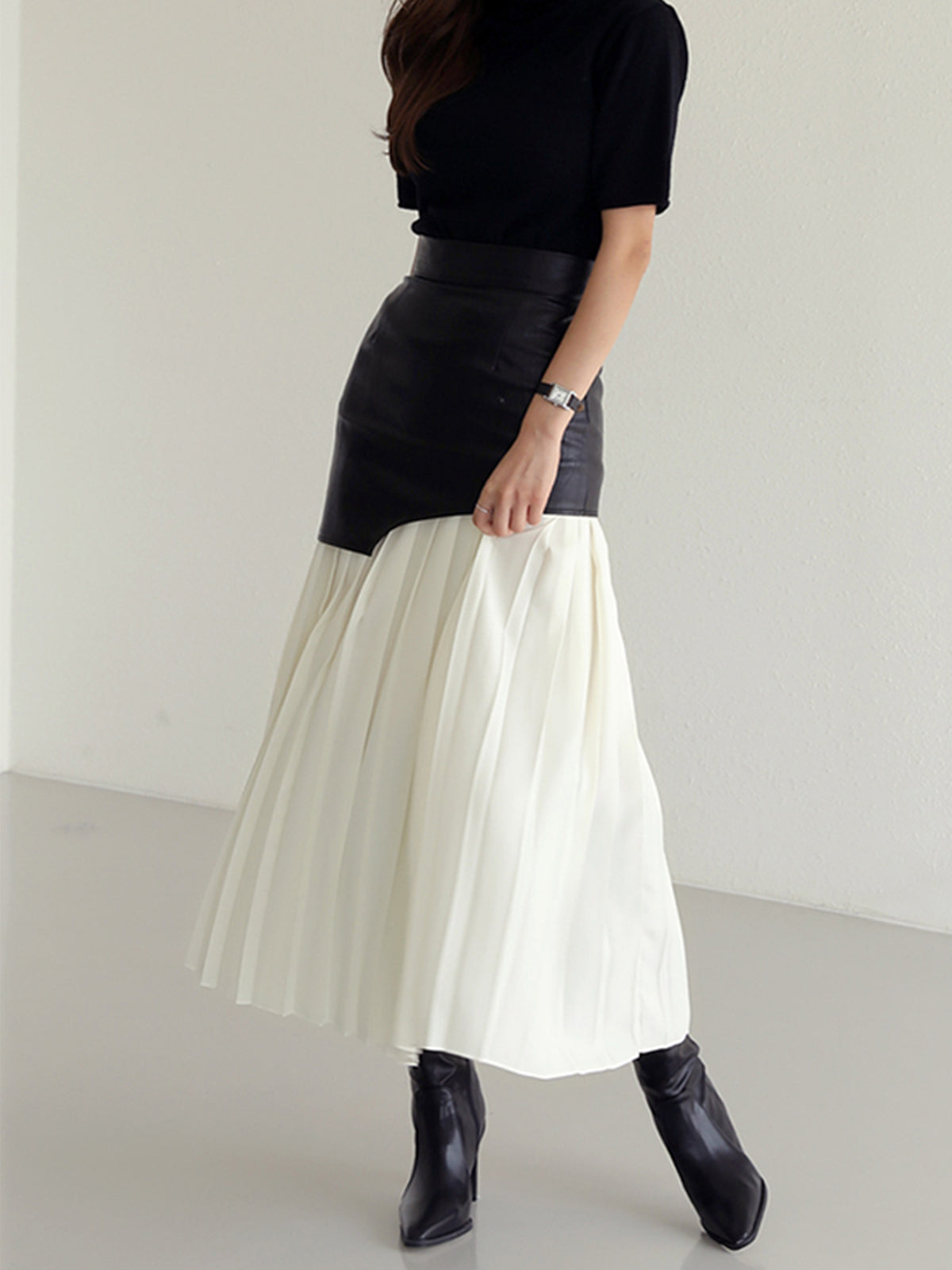 PLUXSTYLE::numise::asymmetric-pleated-midi-skirt::lifestyle-keep-2
