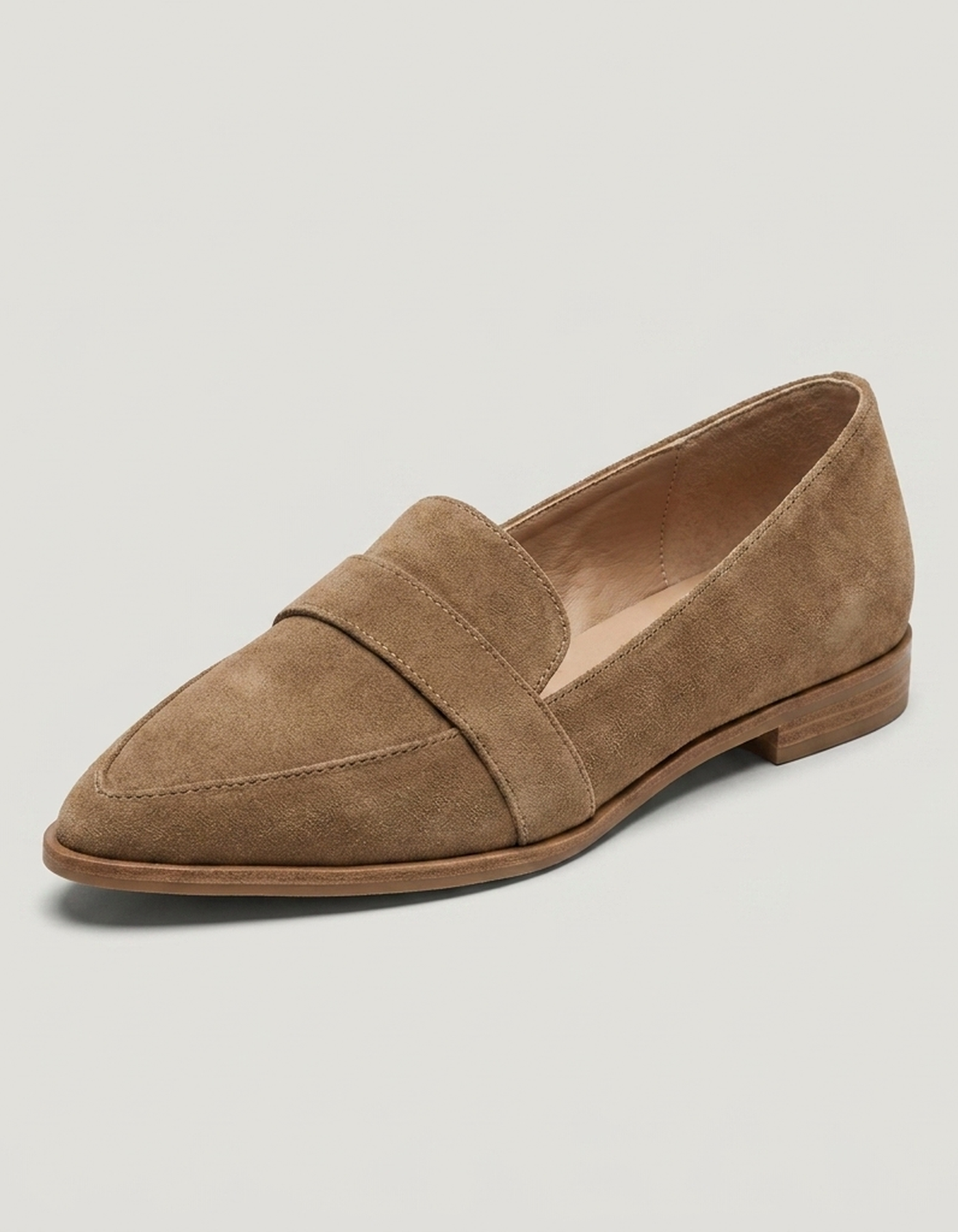 PLUXSTYLE::numise::pointed-toe-comfort-loafers::closeup-hero