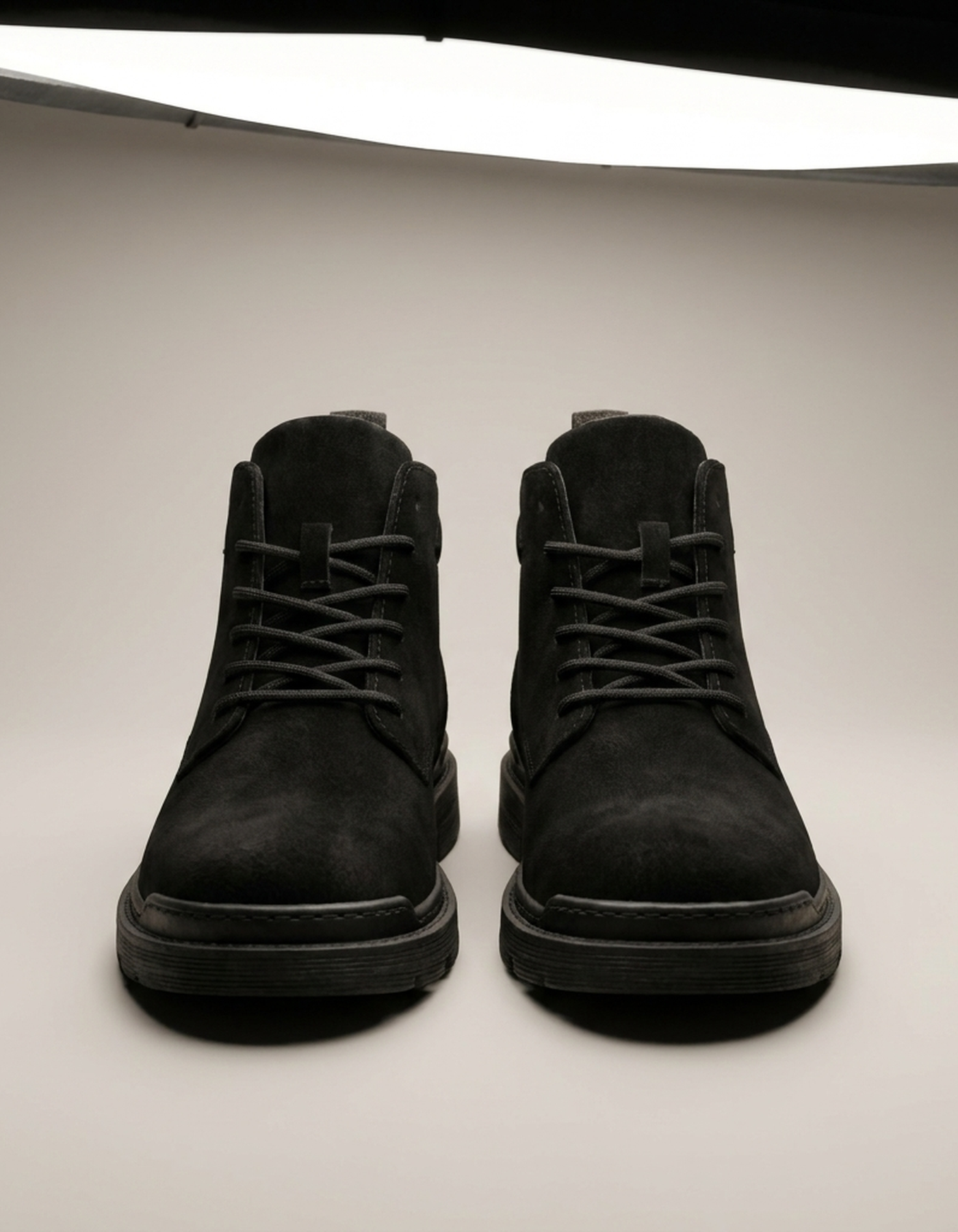 PLUXSTYLE::numise::mens-lace-up-chukka-boots::pack-black