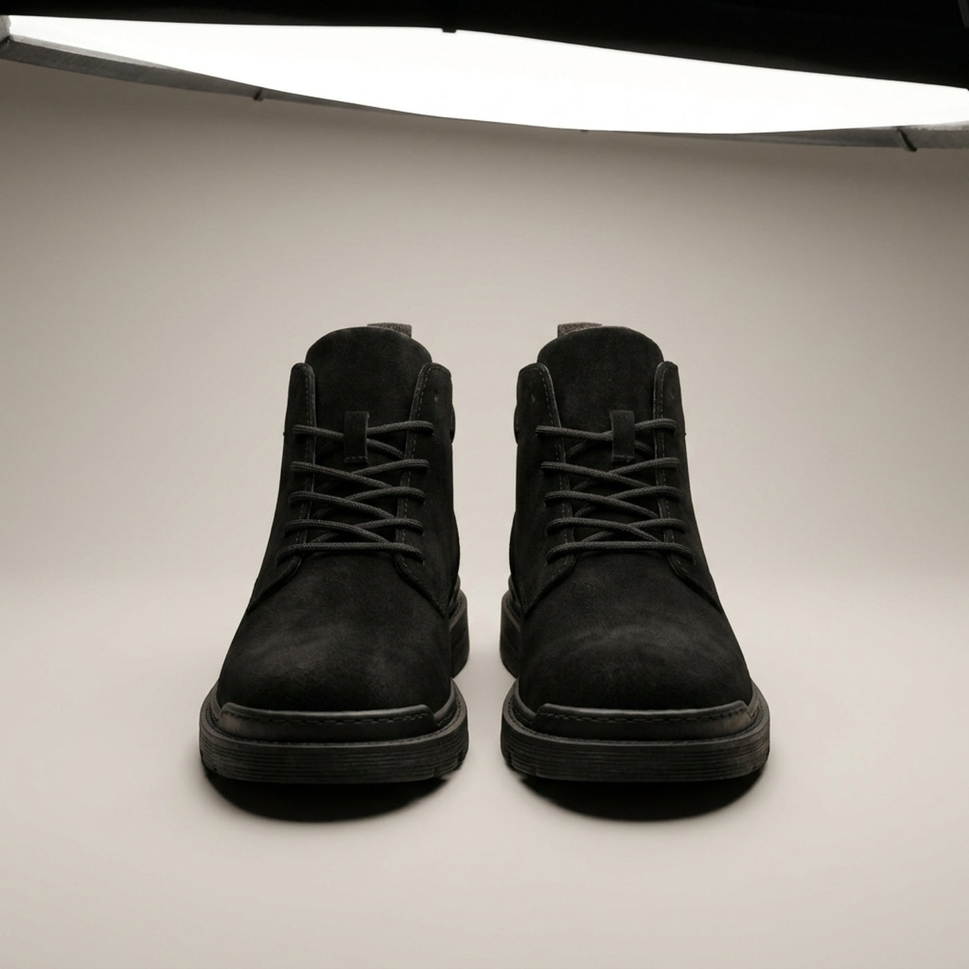 PLUXSTYLE::numise::mens-lace-up-chukka-boots::pack-black