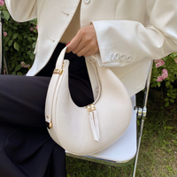 Strukturierte Handtasche