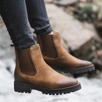 PLUXSTYLE::numise::beatrix-lug-sole-chelsea-boots::lifestyle-keep-2