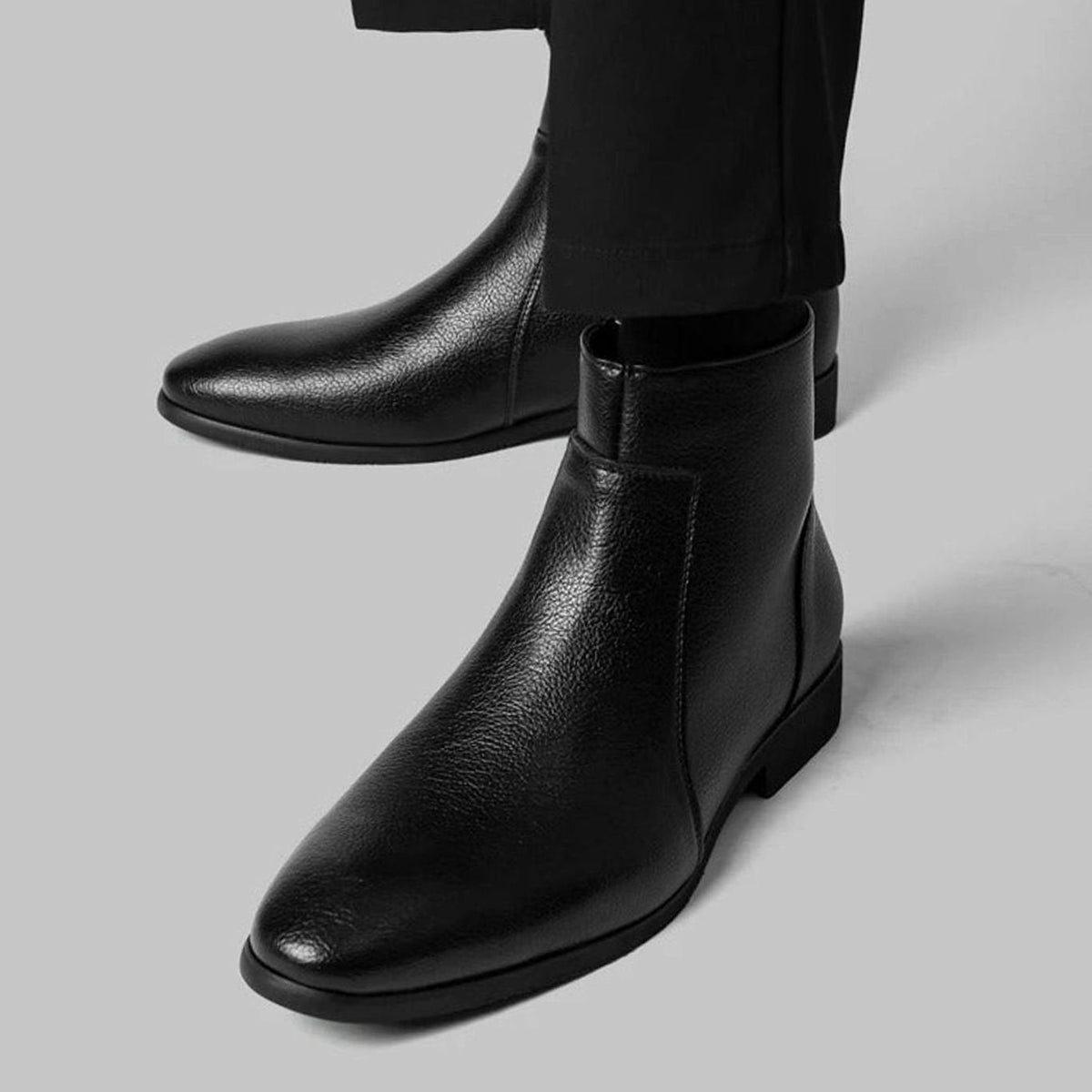 Stiefeletten mit spitzer Zehenkappe und seitlichem Reißverschluss