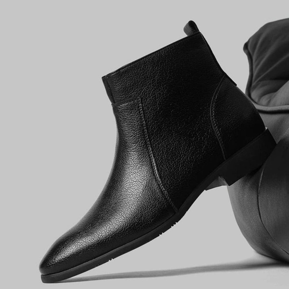 Stiefeletten mit spitzer Zehenkappe und seitlichem Reißverschluss