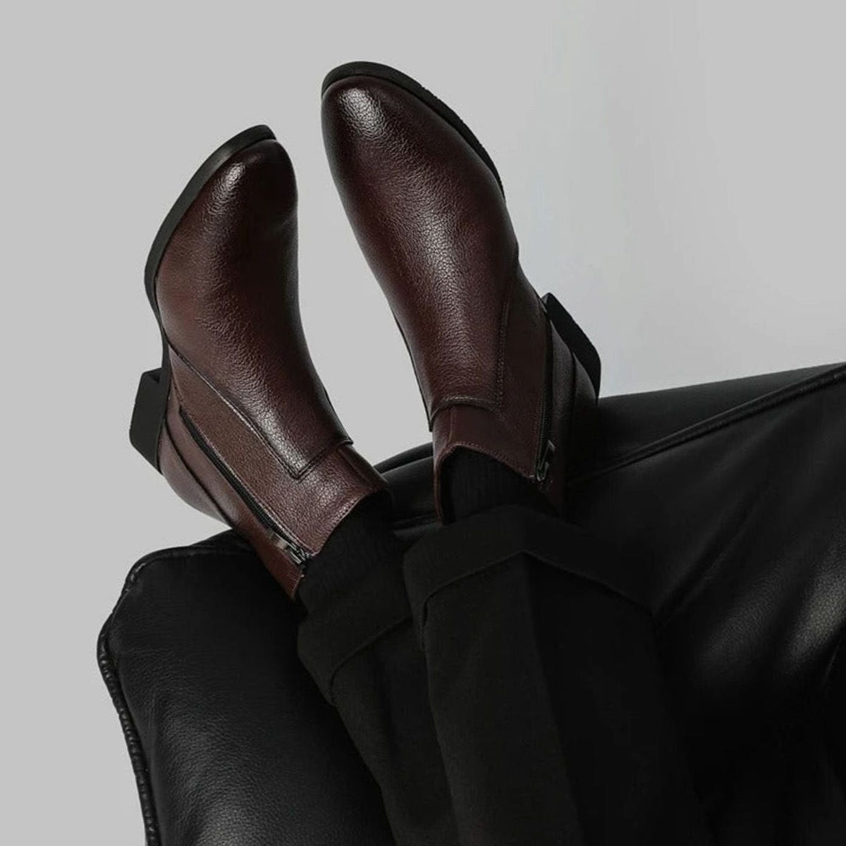 Stiefeletten mit spitzer Zehenkappe und seitlichem Reißverschluss