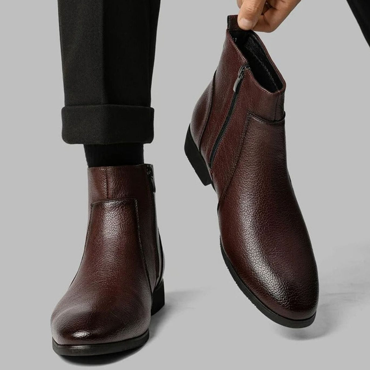 Stiefeletten mit spitzer Zehenkappe und seitlichem Reißverschluss