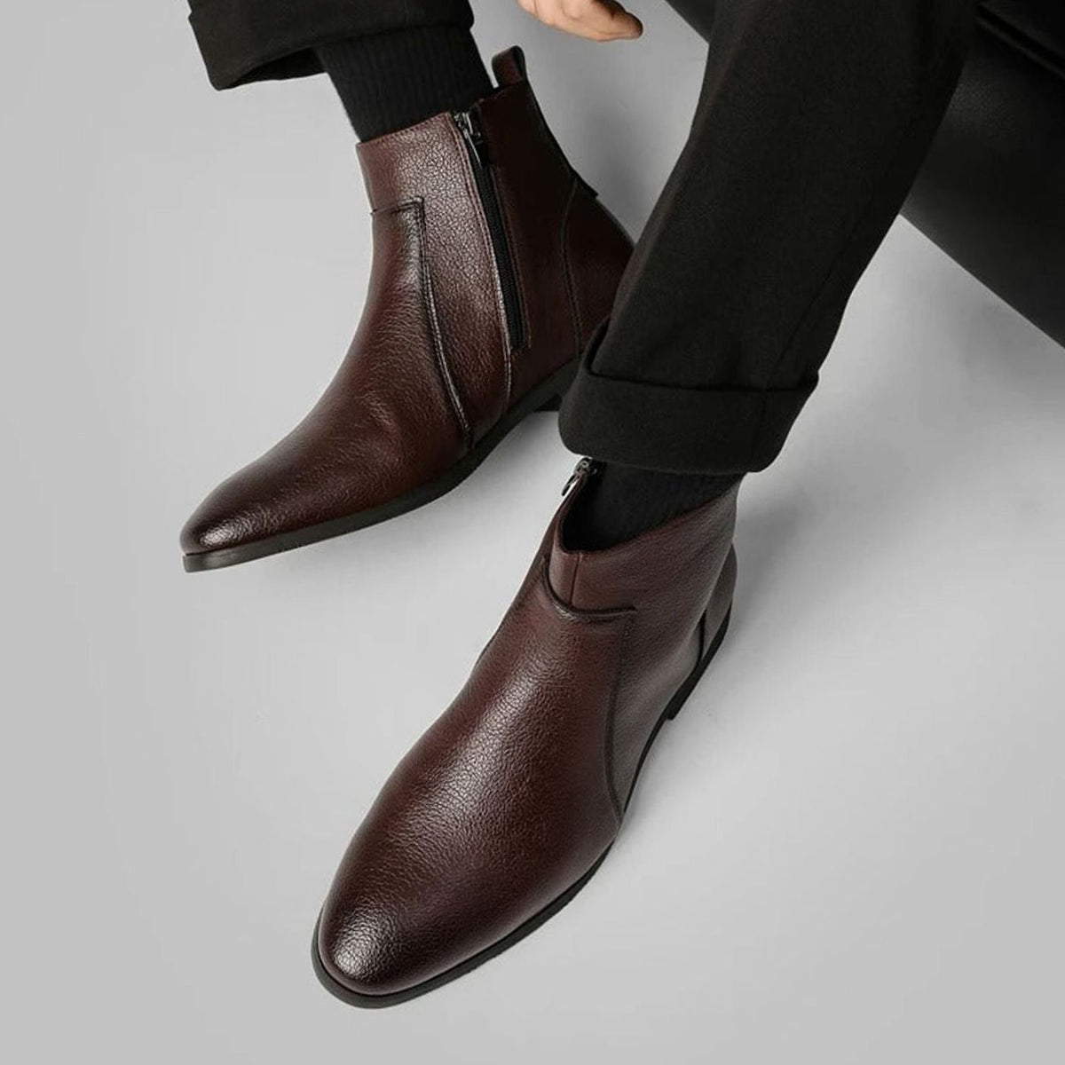 Stiefeletten mit spitzer Zehenkappe und seitlichem Reißverschluss