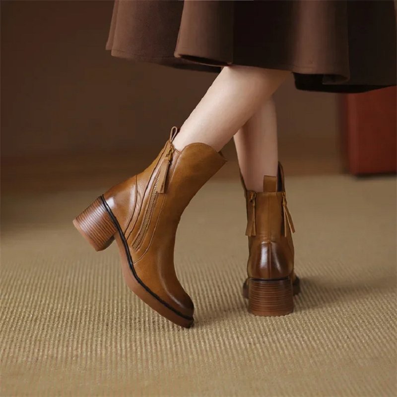 PLUXSTYLE::numise::side-zip-block-heel-ankle-boots::lifestyle-keep-2