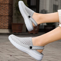 PLUXSTYLE::numise::breathable-unisex-comfort-clogs::lifestyle-keep-2