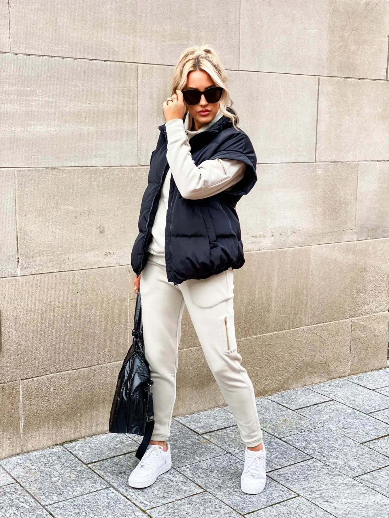 PLUXSTYLE::numise::stella-sleeveless-parka::lifestyle-keep-1