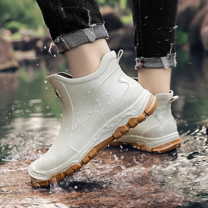 PLUXSTYLE::numise::lucas-waterproof-chelsea-boots::lifestyle-keep-2