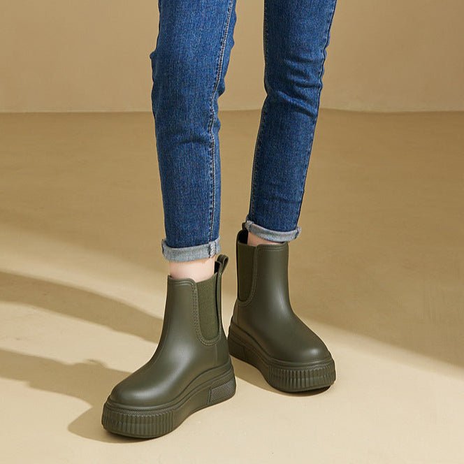 PLUXSTYLE::numise::olivia-platform-rain-boots::lifestyle-keep-1
