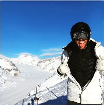 PLUXSTYLE::numise::self-heating-bodywarmer-vest::lifestyle-keep-2